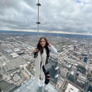 Meet your Posher, Sharon